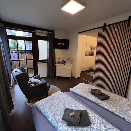 Apartment Humboldt 3 Schlafzimmer,Wifi, Netflix Parken, Terrasse, Klimatisiert, Naehe Zentrum Jena Esterno foto