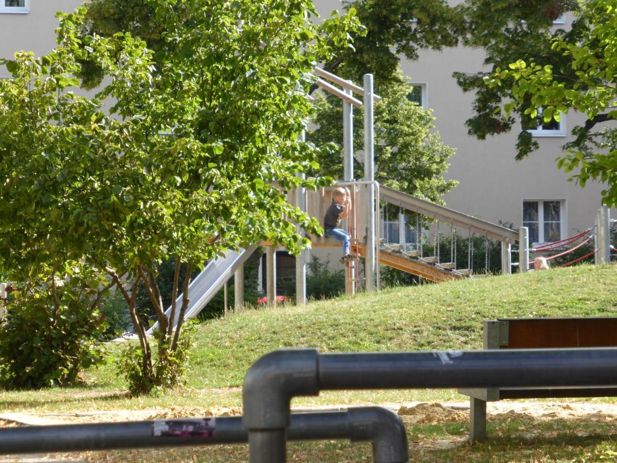 Apartment Humboldt 3 Schlafzimmer,Wifi, Netflix Parken, Terrasse, Klimatisiert, Naehe Zentrum Jena Esterno foto