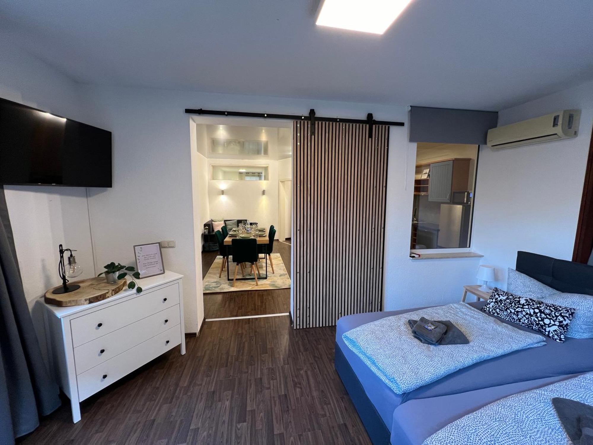 Apartment Humboldt 3 Schlafzimmer,Wifi, Netflix Parken, Terrasse, Klimatisiert, Naehe Zentrum Jena Esterno foto