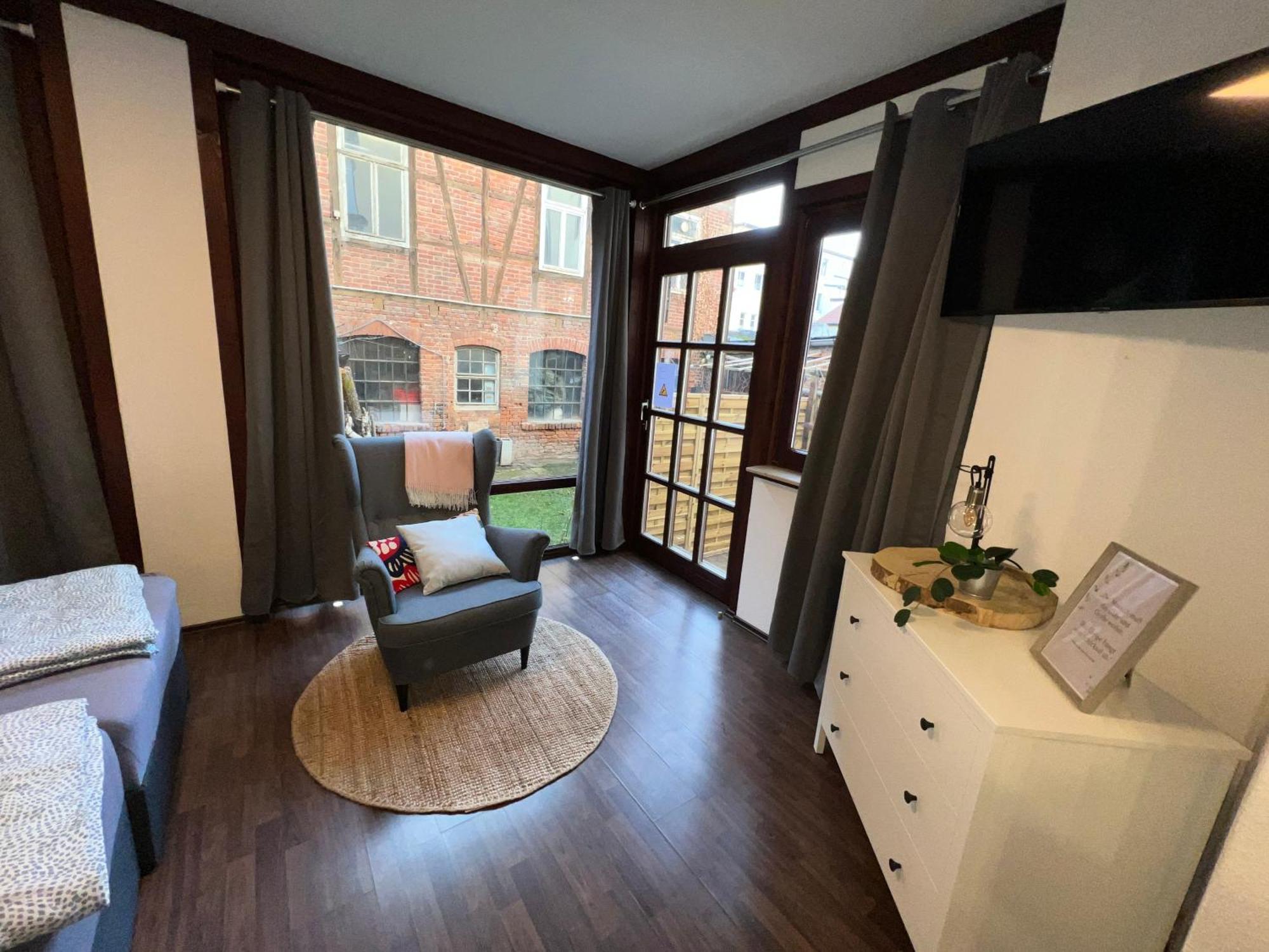 Apartment Humboldt 3 Schlafzimmer,Wifi, Netflix Parken, Terrasse, Klimatisiert, Naehe Zentrum Jena Esterno foto