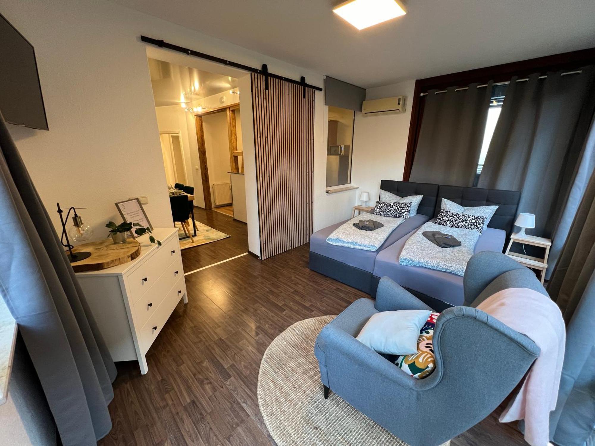 Apartment Humboldt 3 Schlafzimmer,Wifi, Netflix Parken, Terrasse, Klimatisiert, Naehe Zentrum Jena Esterno foto