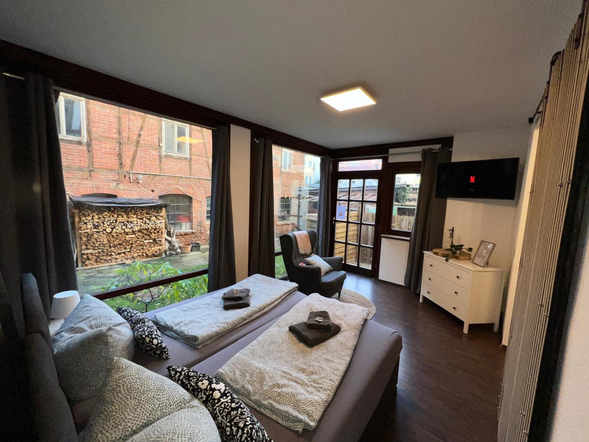 Apartment Humboldt 3 Schlafzimmer,Wifi, Netflix Parken, Terrasse, Klimatisiert, Naehe Zentrum Jena Esterno foto