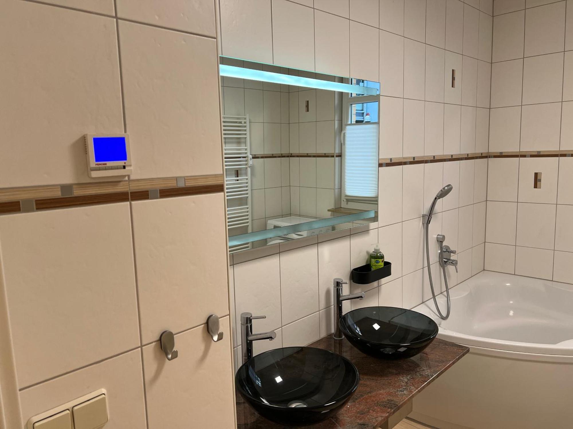 Apartment Humboldt 3 Schlafzimmer,Wifi, Netflix Parken, Terrasse, Klimatisiert, Naehe Zentrum Jena Esterno foto