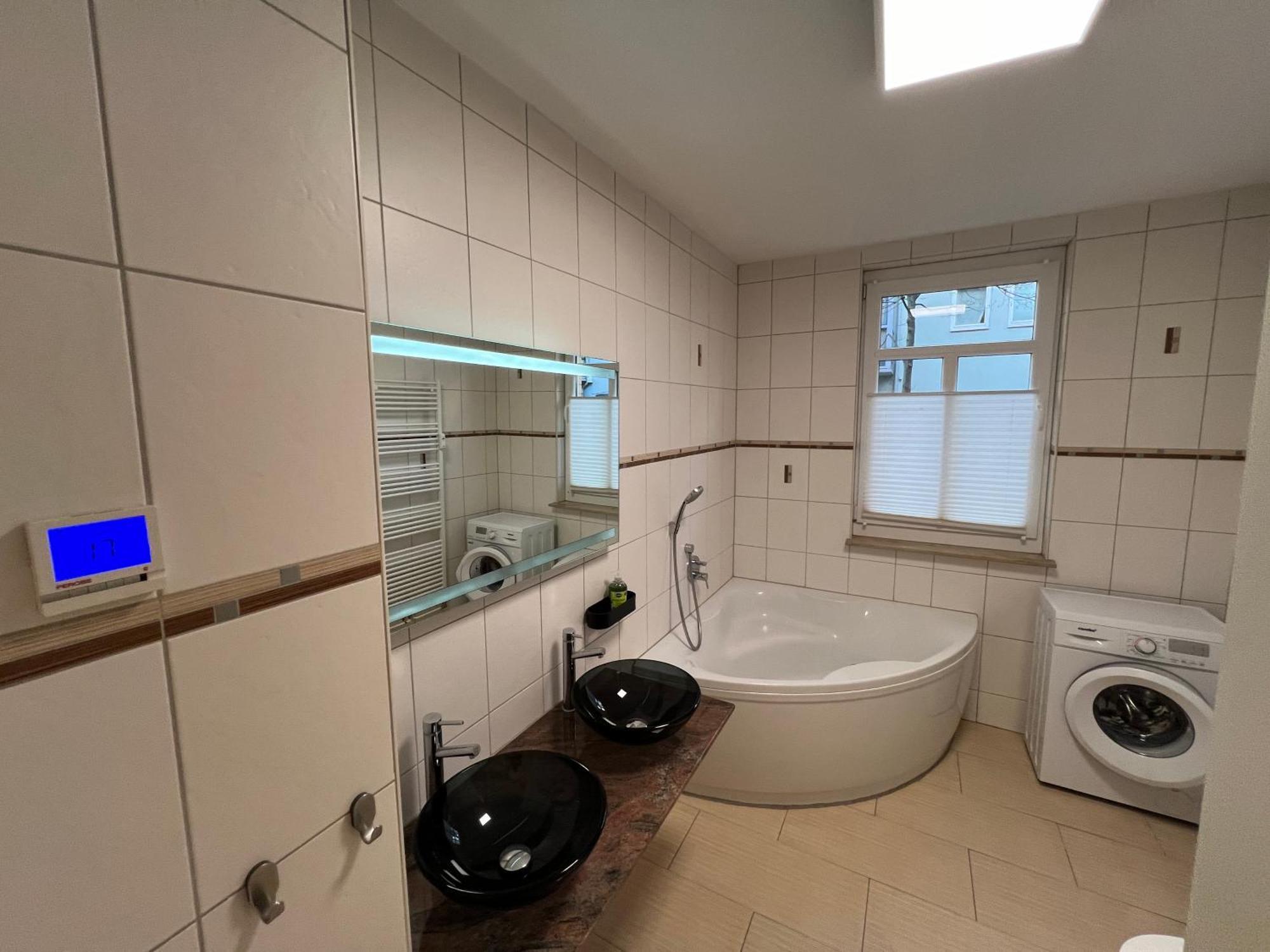 Apartment Humboldt 3 Schlafzimmer,Wifi, Netflix Parken, Terrasse, Klimatisiert, Naehe Zentrum Jena Esterno foto