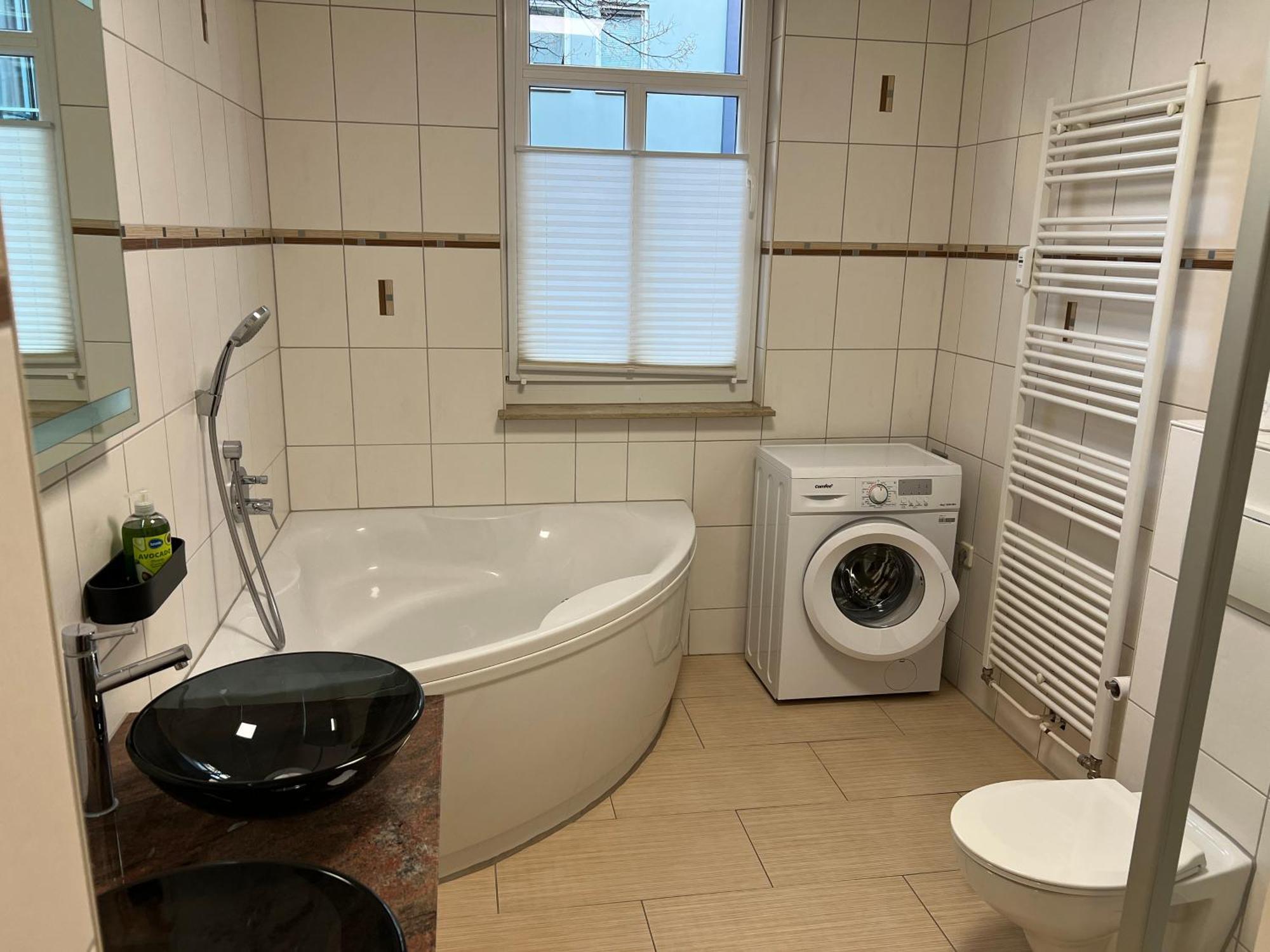 Apartment Humboldt 3 Schlafzimmer,Wifi, Netflix Parken, Terrasse, Klimatisiert, Naehe Zentrum Jena Esterno foto