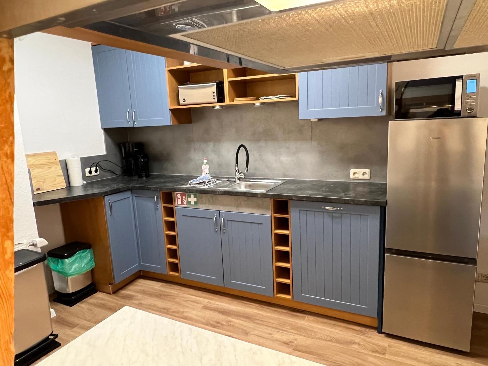 Apartment Humboldt 3 Schlafzimmer,Wifi, Netflix Parken, Terrasse, Klimatisiert, Naehe Zentrum Jena Esterno foto