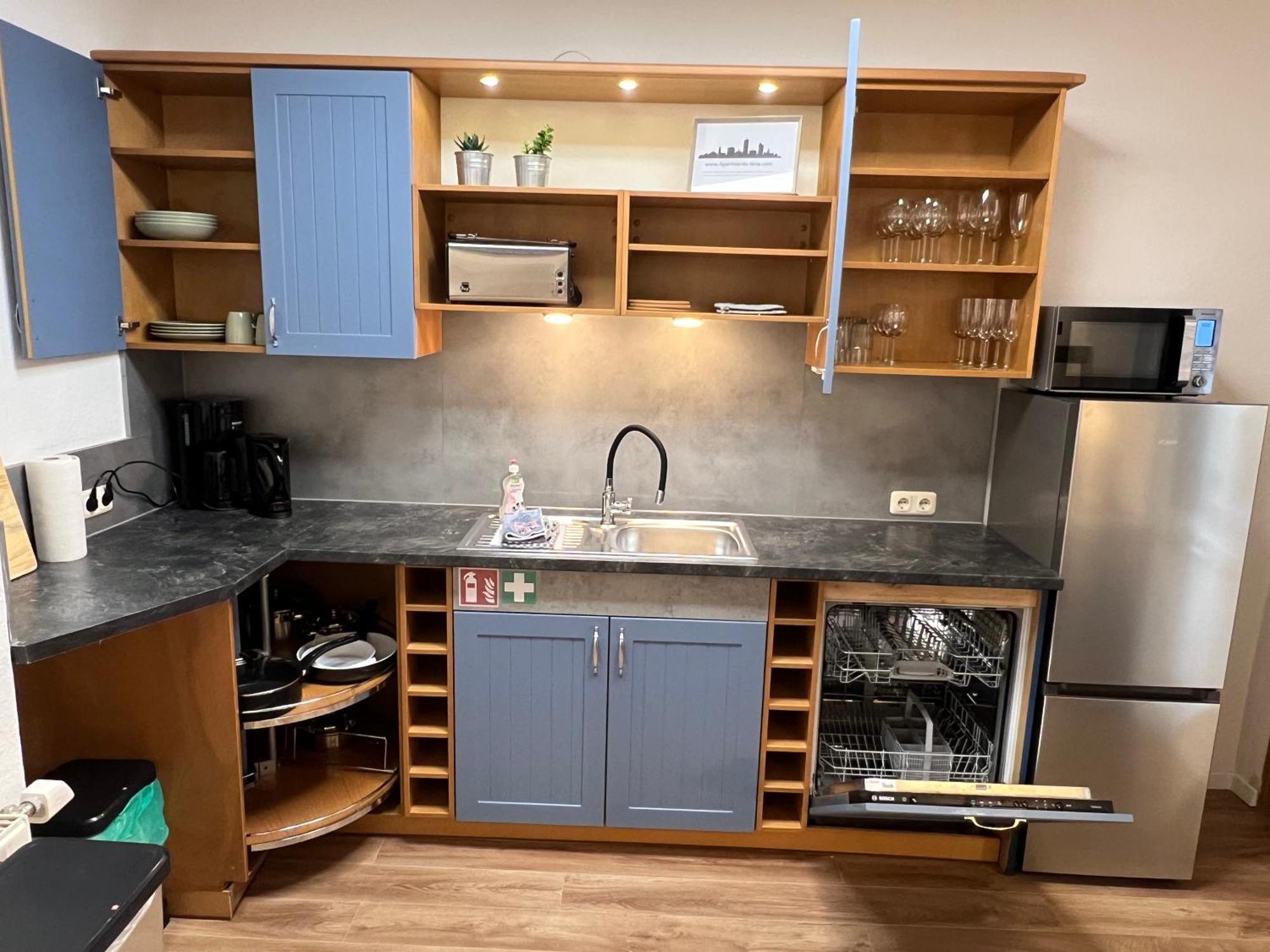Apartment Humboldt 3 Schlafzimmer,Wifi, Netflix Parken, Terrasse, Klimatisiert, Naehe Zentrum Jena Esterno foto